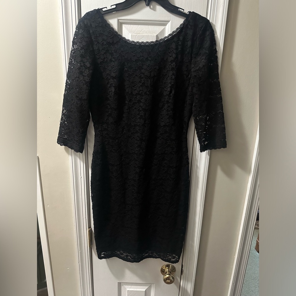 Laundry By Shelli Segal size 6 black lace dress with sleeves